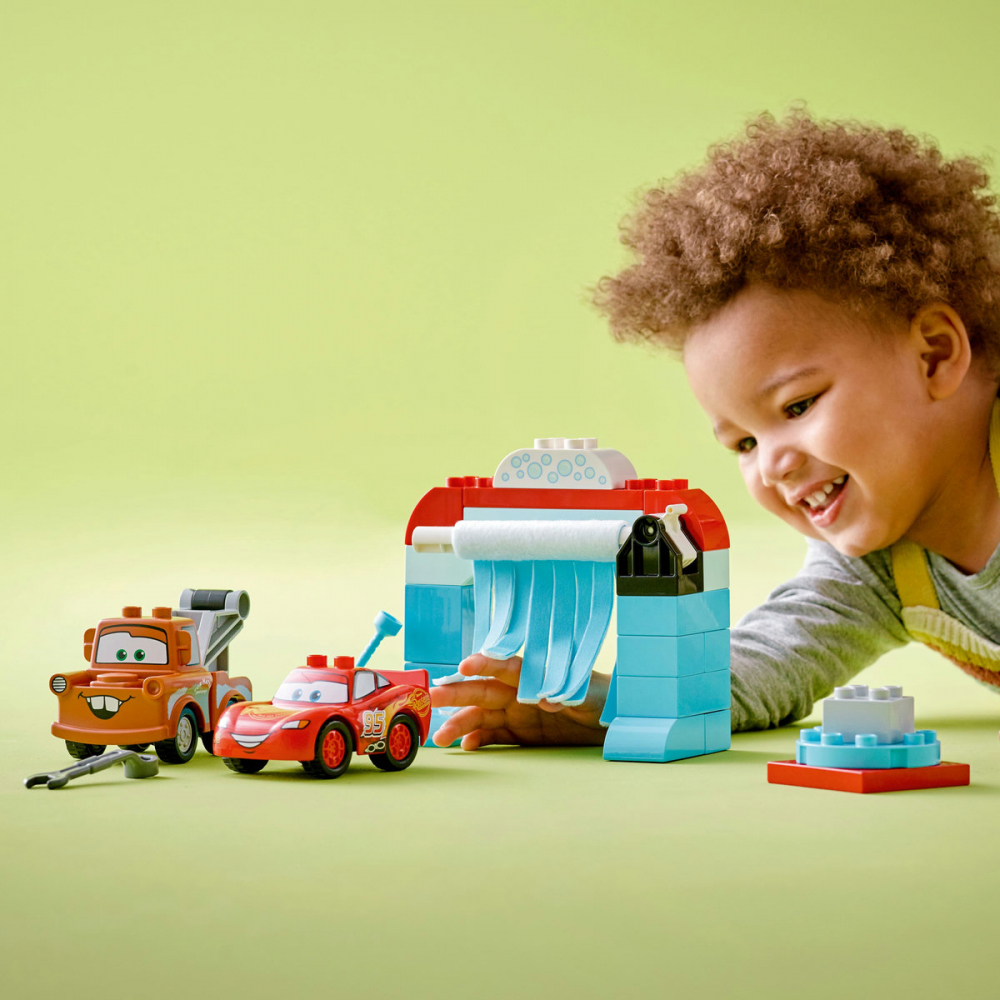 Distractie la spalatorie cu Lightning McQueen si Mater [5]