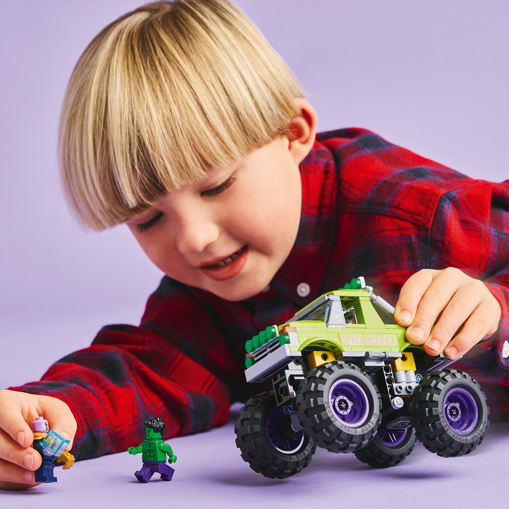 Hulk în vehicul de teren contra lui Thanos [6]