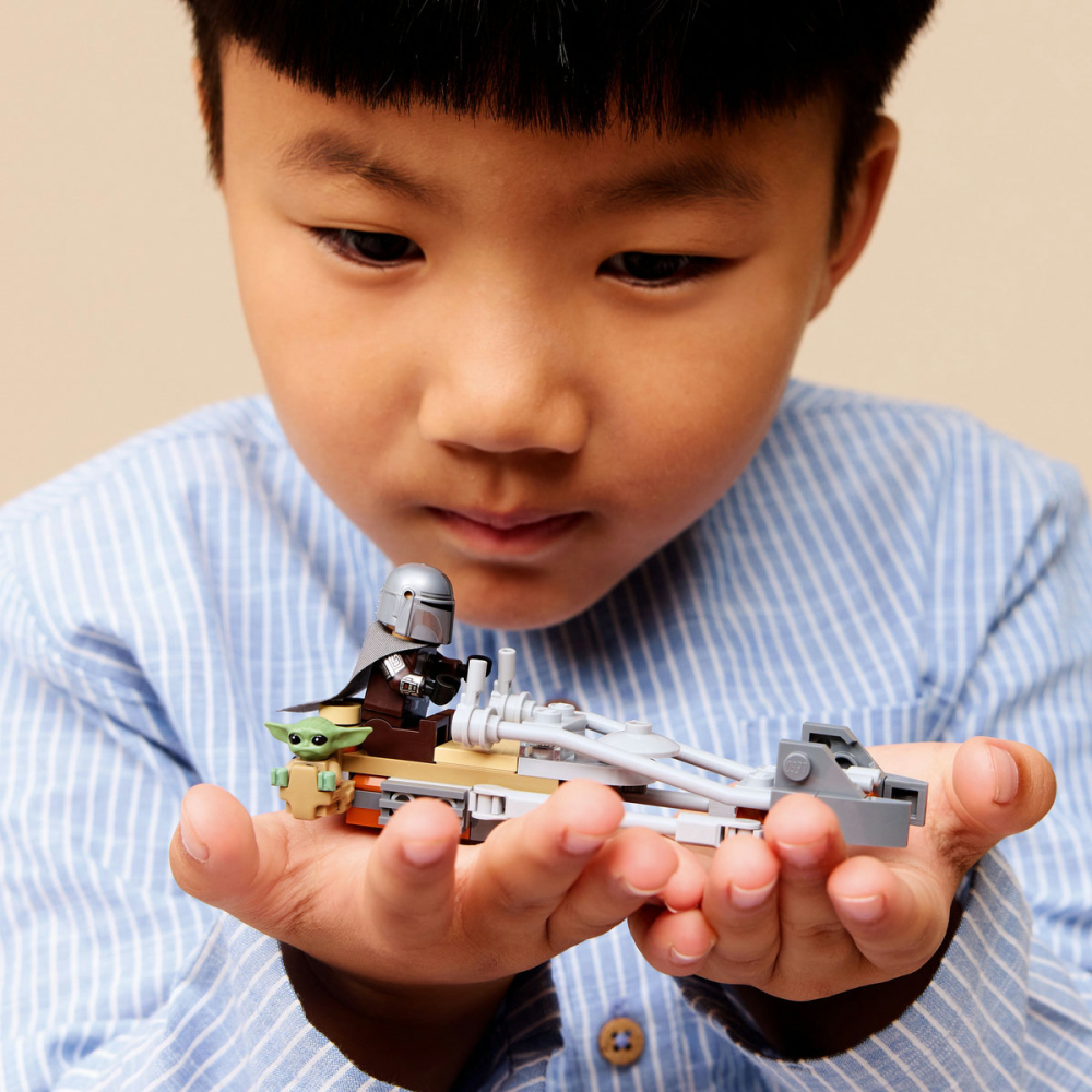 Motocicleta rapidă a lui Mandalorian și Grogu [7]