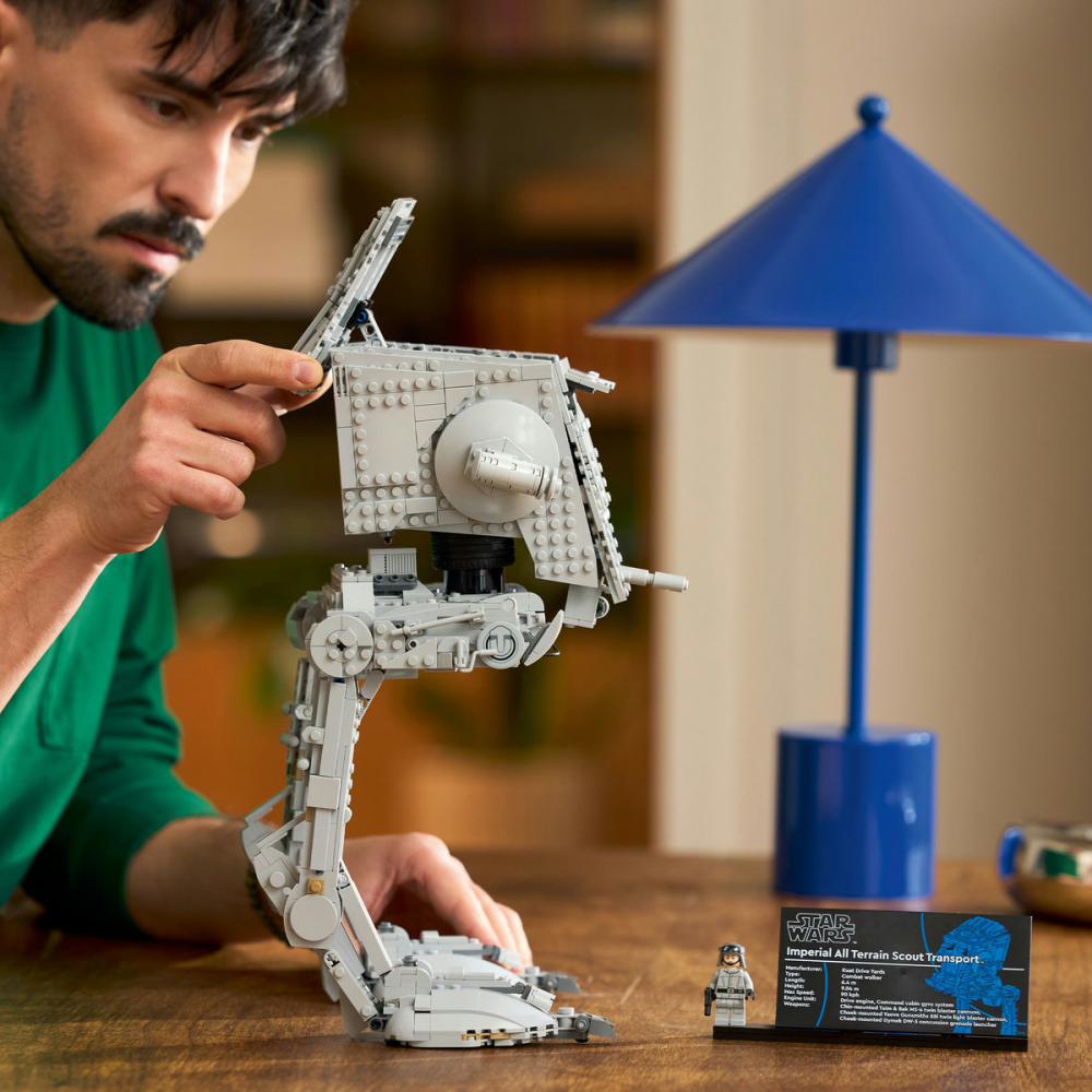 Robotul biped AT-ST [8]