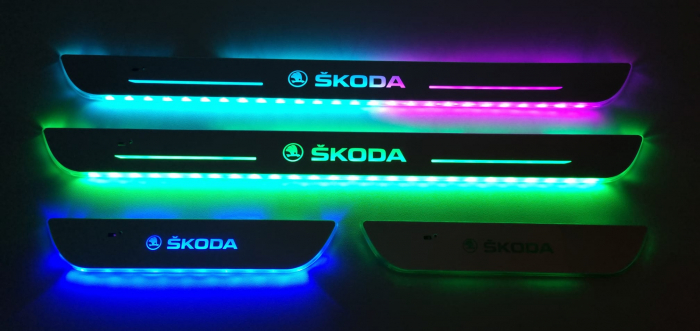 Set 4 protectii magnetice iluminateLED pentru pragul masinii cu logo SKODA [1]