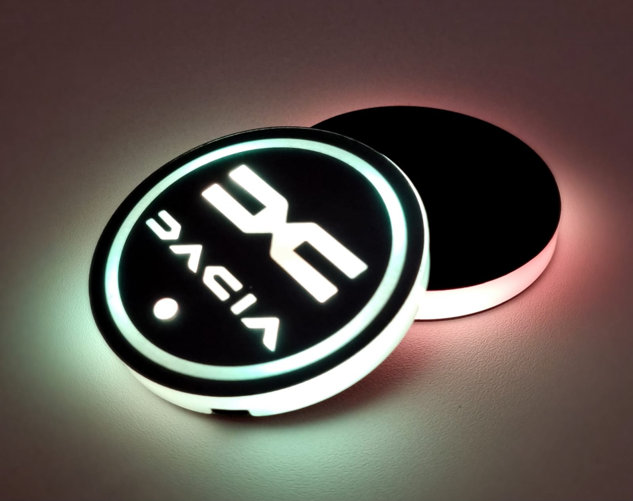 Suport auto pentru pahare cu lumina inteligenta LED cu logo DACIA [1]