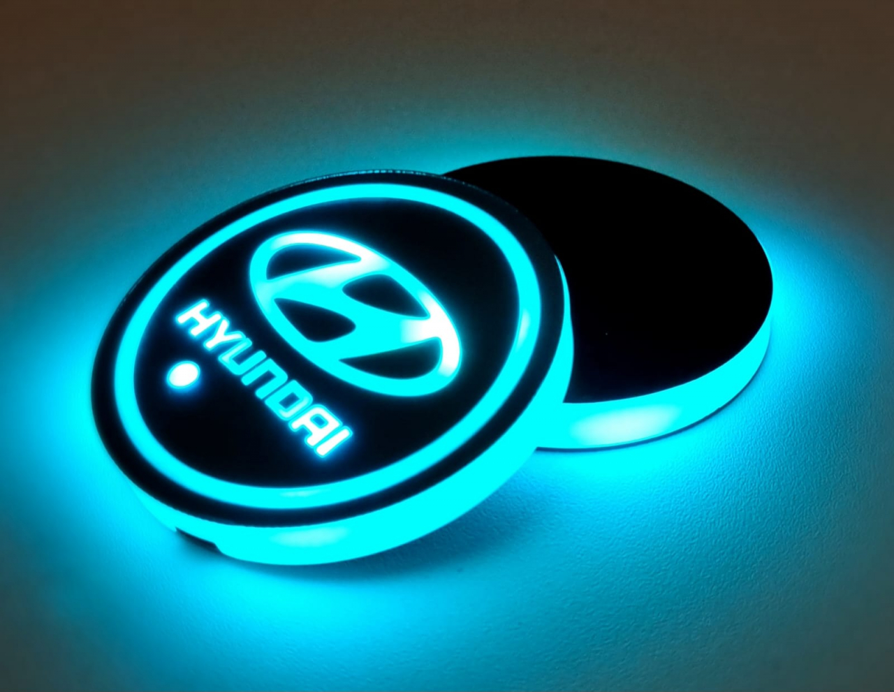 Suport auto pentru pahare cu lumina inteligenta LED cu logo Hyundai [2]
