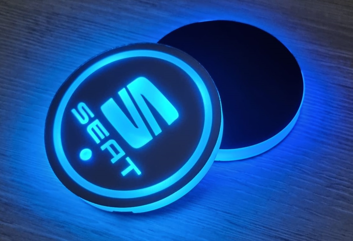 Suport auto pentru pahare cu lumina inteligenta LED cu logo SEAT, 7 cuori [1]