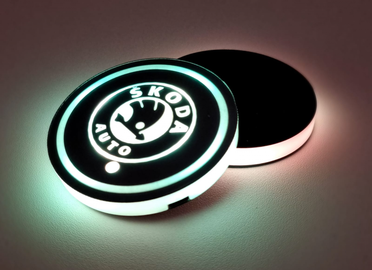 Suport auto pentru pahare cu lumina inteligenta LED cu logo SKODA [1]