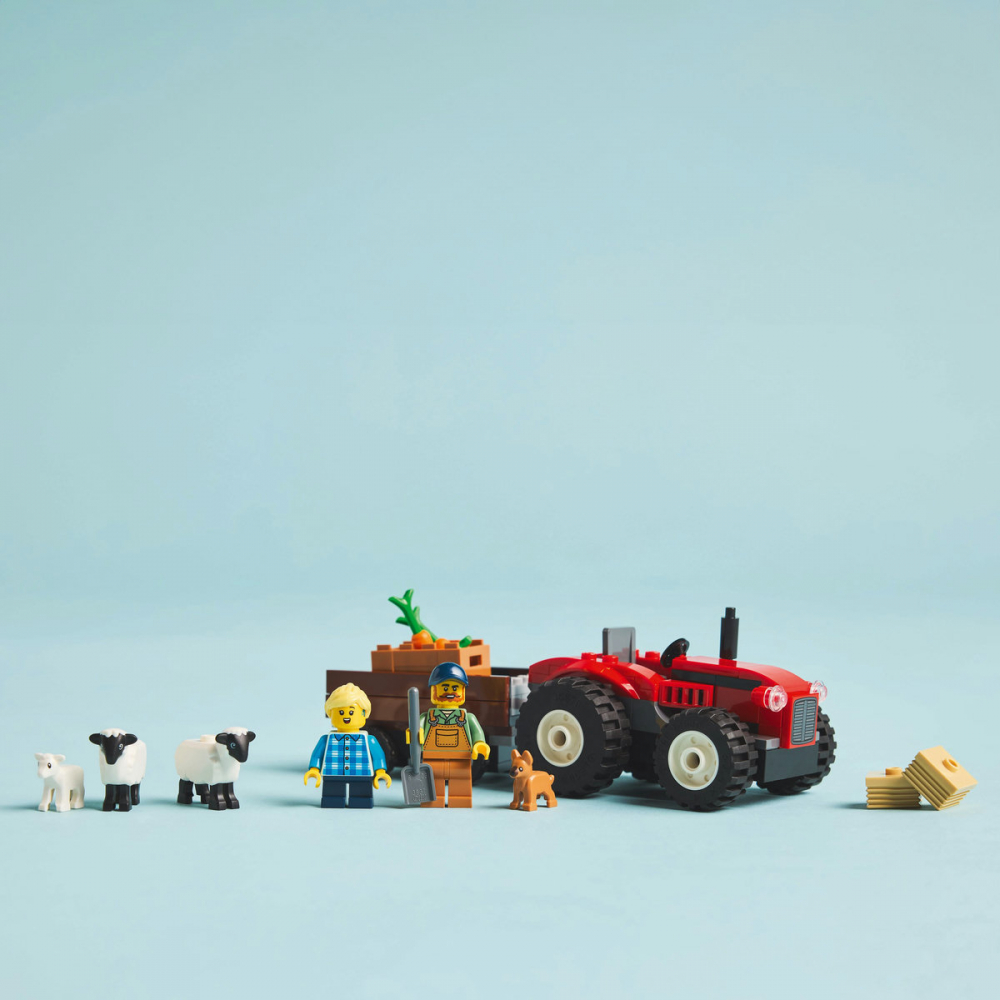 Tractor de ferma rosu cu remorca si oi [8]