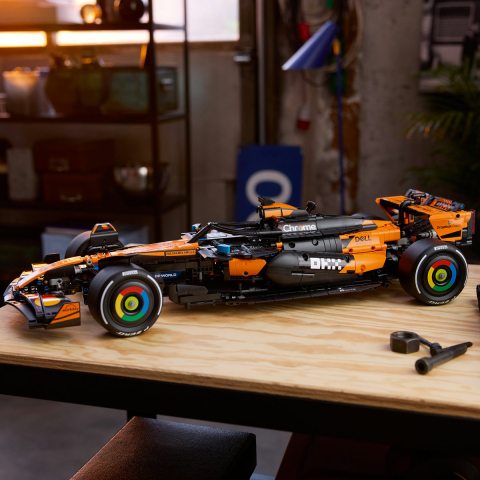 Mașina F1 McLaren MCL39 [9]