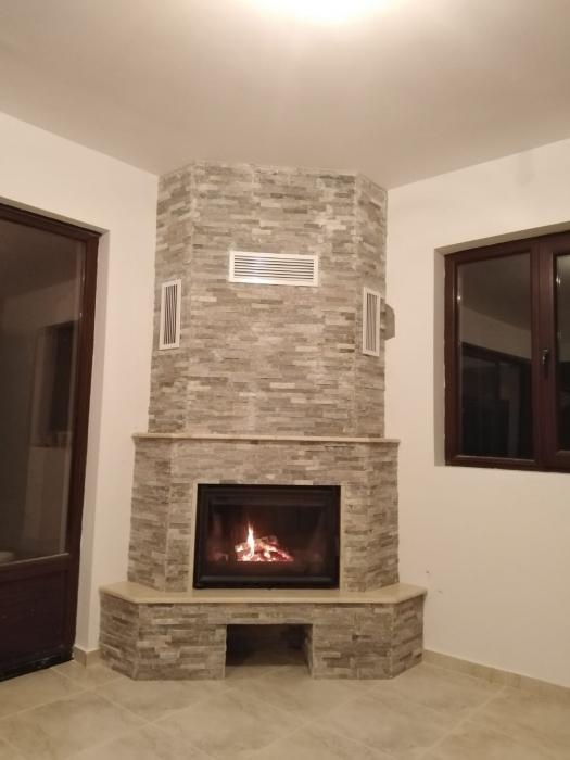 Doua seminee rustice cu focar din fonta Vrancea, Focsani construite la duplex. [2]