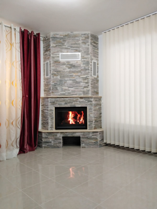 Doua seminee rustice cu focar din fonta Vrancea, Focsani construite la duplex. [3]