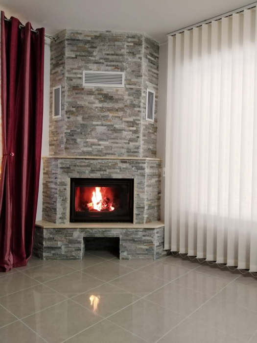 Doua seminee rustice cu focar din fonta Vrancea, Focsani construite la duplex. [5]