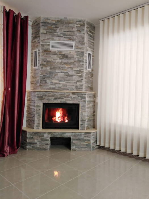 Doua seminee rustice cu focar din fonta Vrancea, Focsani construite la duplex. [1]