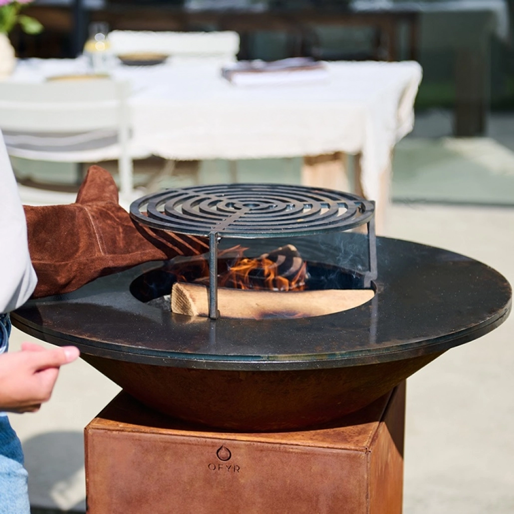 Set Gratar OFYR ORIGINAL Corten 75 cu vatra de gatit pe lemne + Gratar + Opritor alimente + Husa + Racleta [7]