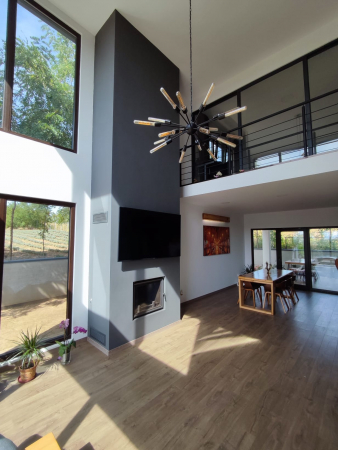 MODELE ȘEMINEE CONSTRUITE - Semineu înalt TURN - focar fontă montat în living înalt GALATI