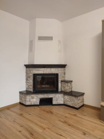 MODELE ȘEMINEE CONSTRUITE - Șemineu pe colț Brăila placat cu granit si piatră naturală