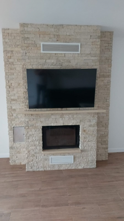 MODELE ȘEMINEE CONSTRUITE - Semineu pe lemne cu focar MBO150 deschidere verticala si TV pe el