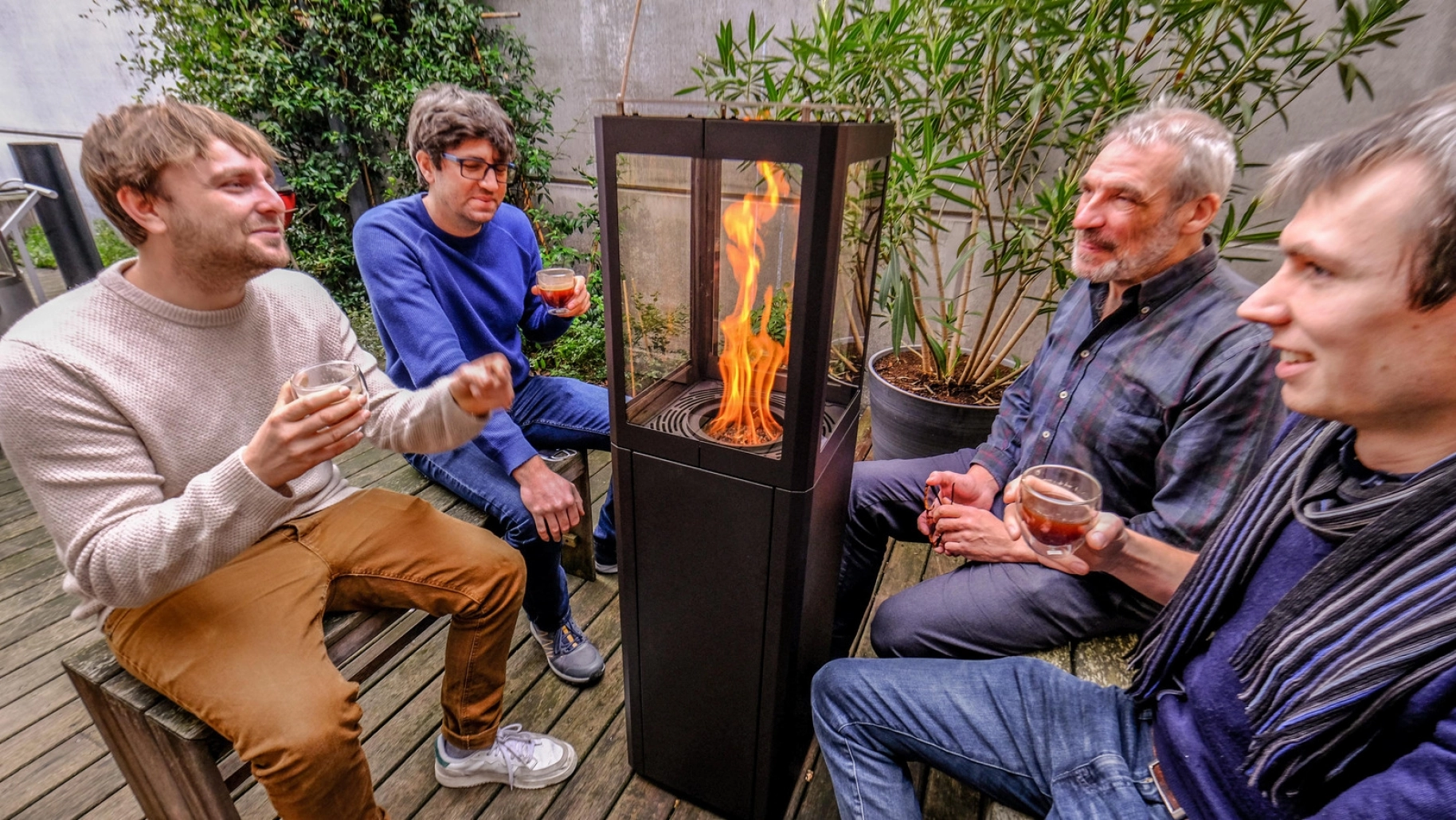 QUBE - INCALZITOR PE PELETI NEGRU [4]