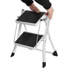 Scară cu 2 trepte, oțel rezistent, pliabilă, portabilă cu covoraș anti-alunecare Max. Capacitate de încărcare de până la 150 kg Testat și certificat de TÜV Rheinlan [8]