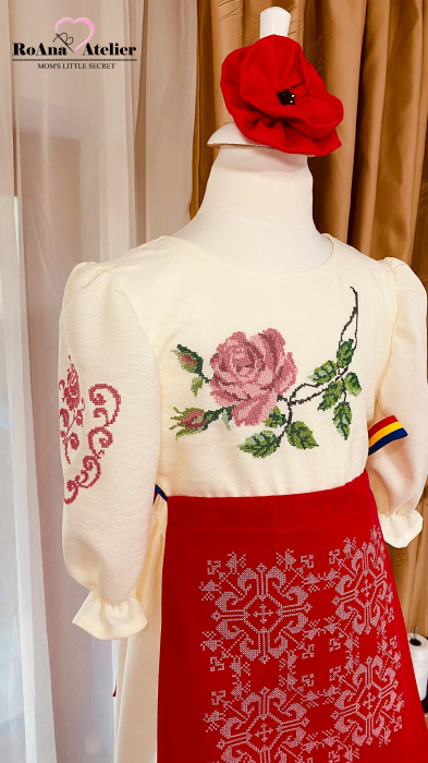 Costum traditional Cosanzeana [2]