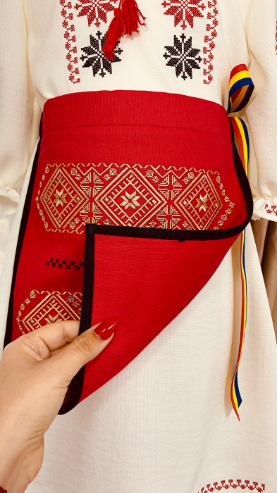 Costum traditional Mariuca [6]