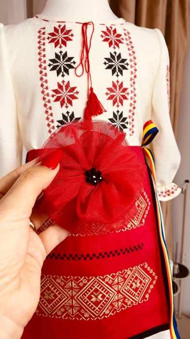 Costum traditional Mariuca [7]