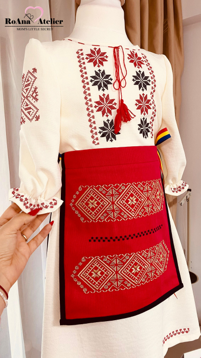 Costum traditional Mariuca [2]