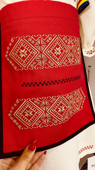 Costum traditional Mariuca [5]