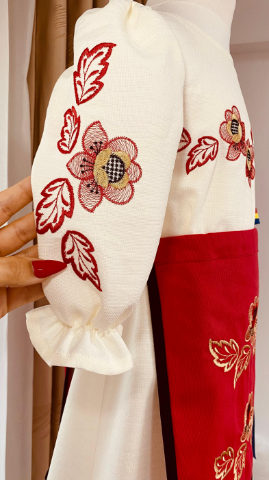 Costum traditional Sanziana [3]