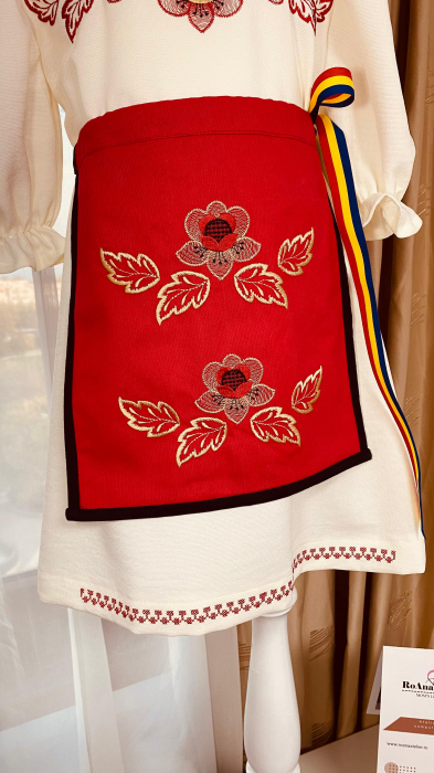 Costum traditional Sanziana [4]