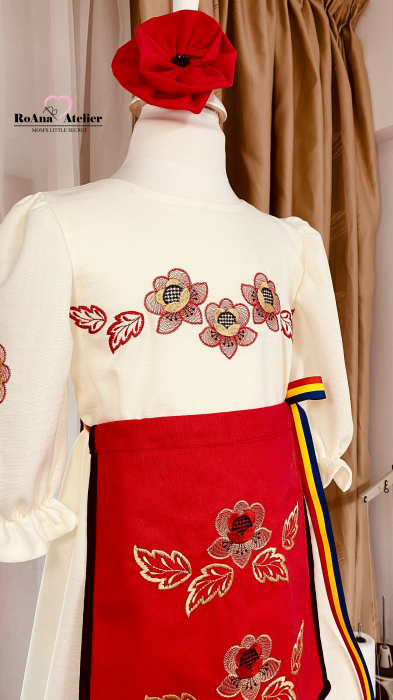 Costum traditional Sanziana [2]