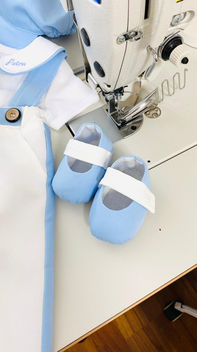 Costumas Botez Achim stofita bleu si alb cu aripi personalizate [10]