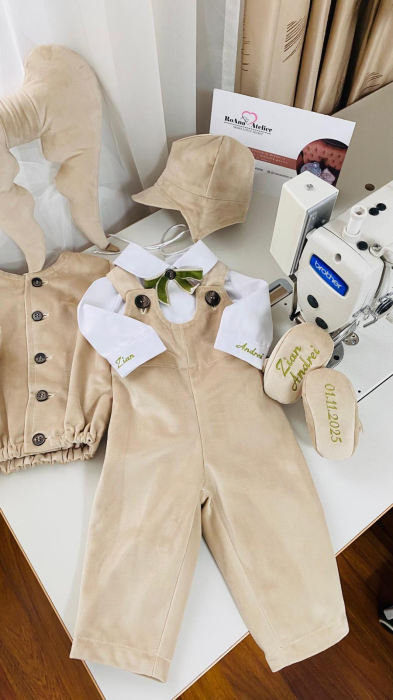 Costumas Botez Theodor catifea bej [3]