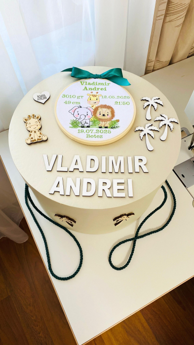 Cutie Trusou Bej Safari cu datele nasterii brodate [1]
