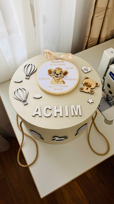 Cutie Trusou Verde Simba cu datele nasterii brodate [3]