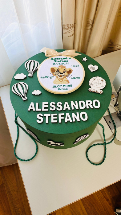 Cutie Trusou Verde Simba cu datele nasterii brodate [2]