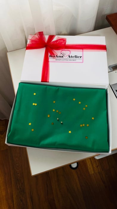 Fata de masa verde - Editie de Craciun [1]