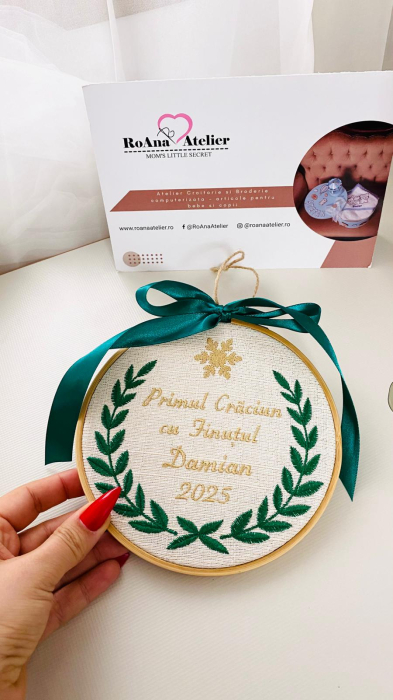 Gherghef Tip Glob Brodat Personalizat Primul Craciun [1]