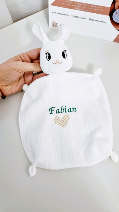 Iepuras paturica din muselina alba personalizat [2]