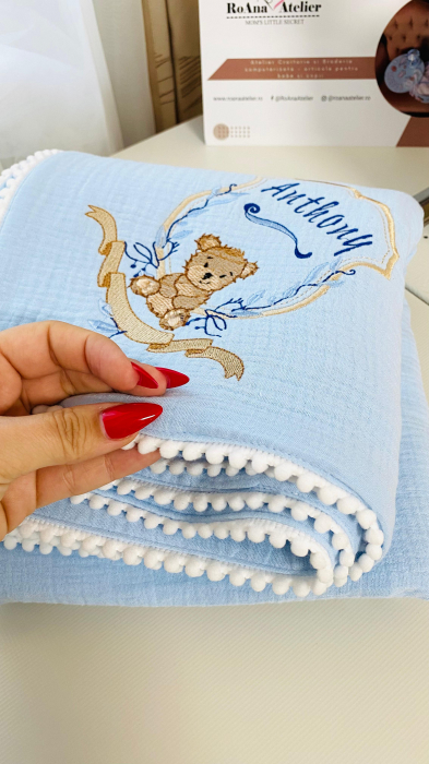 Paturica bebe muselina bleu Ursulet personalizata cu nume [3]