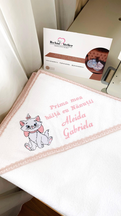 Prosop Prima mea baita cu Nanutii Pisica Marie [4]
