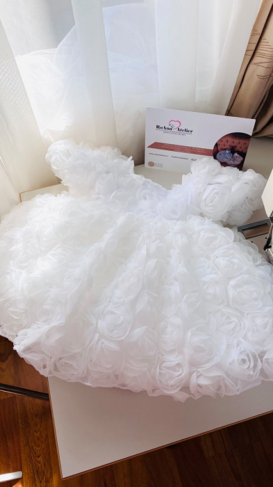 Rochita Botez Alba Princess Roses [5]