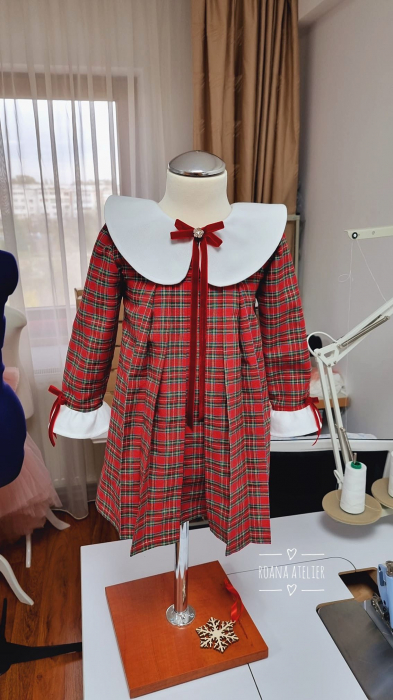 Rochita carouri cu guleras alb [4]