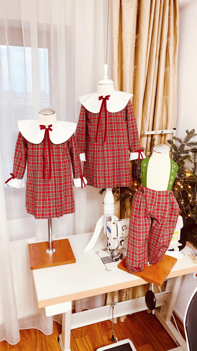 Rochita carouri cu guleras alb [7]