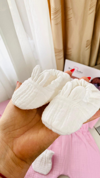 Set hainute muselina scos din spital fetita [4]