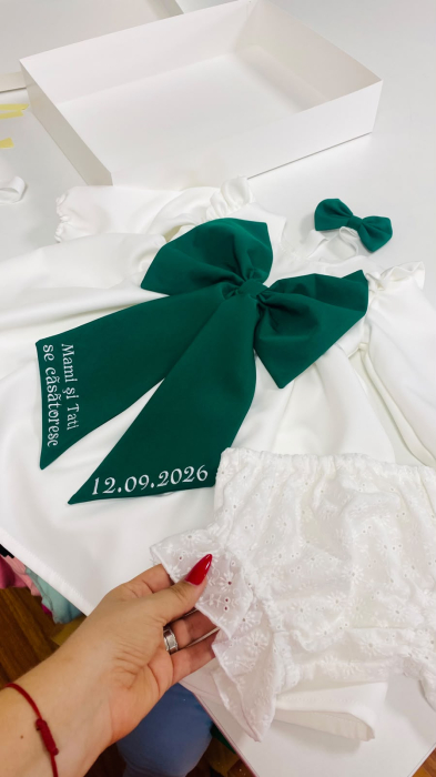 Set Rochita alba Linda cu funda verde personalizata [3]