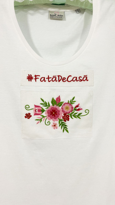 Tricou brodat Fata de Casa [2]