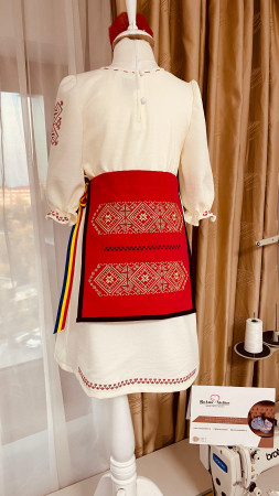 Costum traditional Mariuca [8]