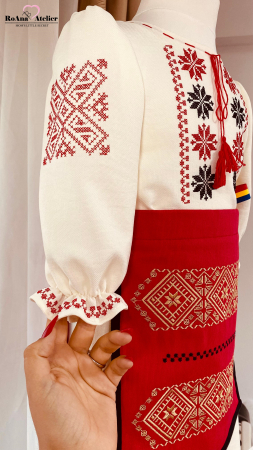 Costum traditional Mariuca [3]