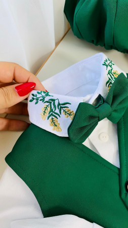 Costumas Botez Stofa Verde cu vesta brodat frunze de maslin [2]