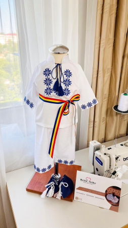 Costumas Botez Traditional cu motive albastre