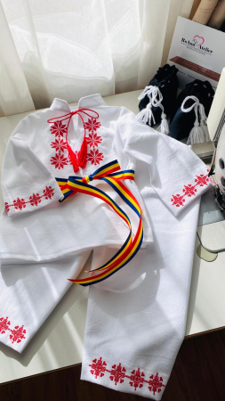 Costumas Botez Traditional cu motive rosii [2]